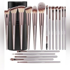 Champagne 18 pcs Brush Set
